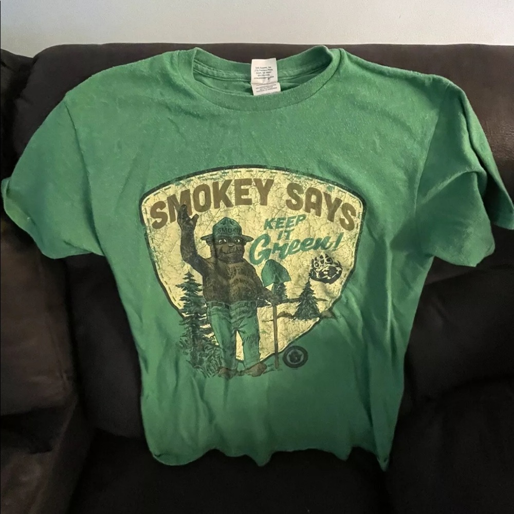 Vintage Smoke the Bear green t-shirt small petite